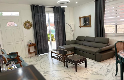 Montry House | Detached house near Disney, 77450 Montry, sleeps 6, TV wifi