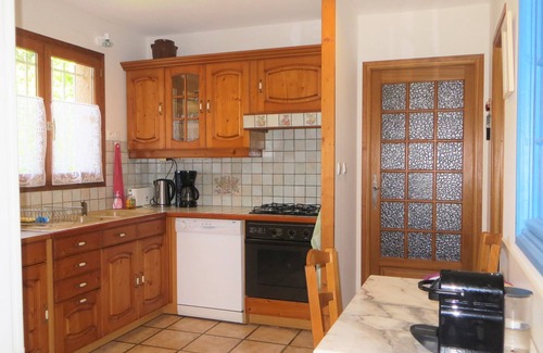 Auzas House | Detached house with a large garden and fenced