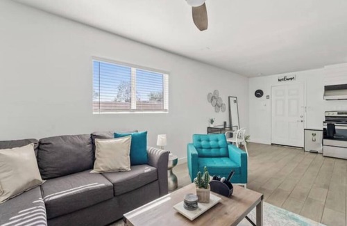 Mesa House | Detached Private Guesthouse - Full Kitchen, 1BD + 1BA, Parking Spot - Sleeps 2