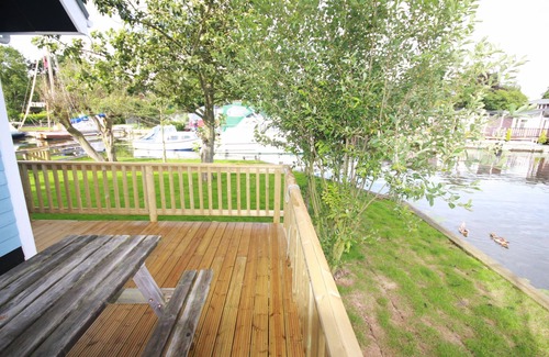 Horning House | Detached Riverside Holiday Cottage, Central Norfolk Broads Location, Horning
