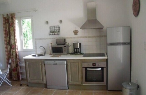 Mausoleo House | Detached stone house .garden Clim Wifi Tnt 5 mn from the sea