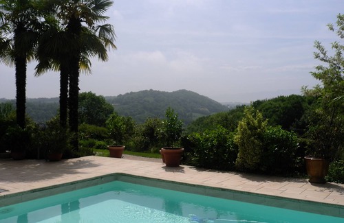 Gan House | Detached stone house in a 3-hectare property in the Pyrenean foothills