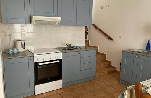 Drapanos Villa | Detached traditional 2 bedroom villa sleeps 4/5 Free WiFi