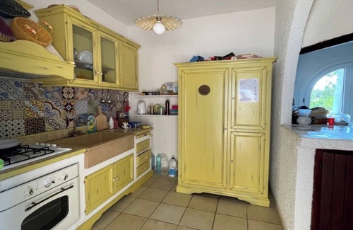 Eden Rock House | Detached vacation home with sea views and close to the beach in a large garden