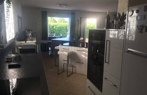 Salon-de-Provence Villa | Detached villa with garden, private swimming pool and pétanque court