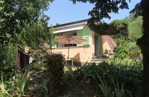 Fosdinovo House | Detached villa just outside the walls of Fosdinovo