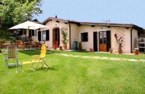 Chiusdino House | Detached villa with panoramic garden