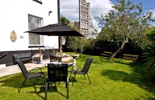 Torquay City Centre Apartment | Devon Villa Garden Apartment