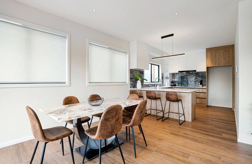 Devonport House | Devonport Beach Front Home w/Netflix & Nespresso