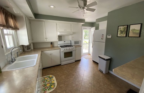 Farmington House | Dewey Cottage - Central to All of SEMO Adventures