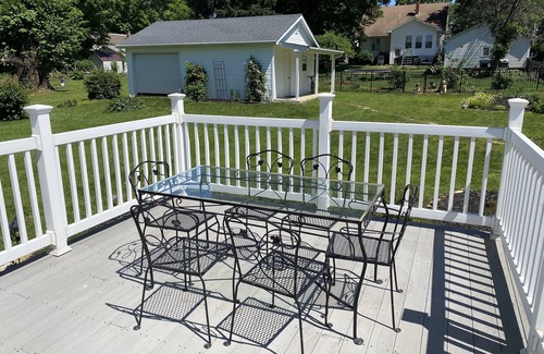 Farmington House | Dewey Cottage - Central to All of SEMO Adventures