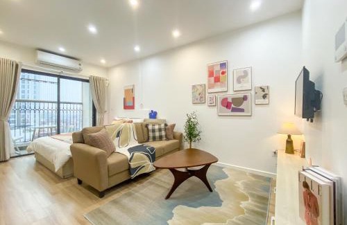 Nhat Tan Apartment | DFour Lakefront Serenity - D'Eldorado