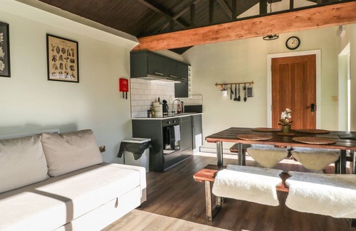 Aldermaston Wharf Apartment | DI NOTTE - NO. 5, pet friendly, with a garden in Goring-On-Thames