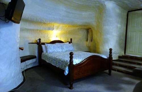 Coober Pedy Hotel | Di's Dugouts