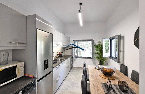 Korissia House | Diamond, a modern and stylish house near the shops & restaurants in Korissia,Kea