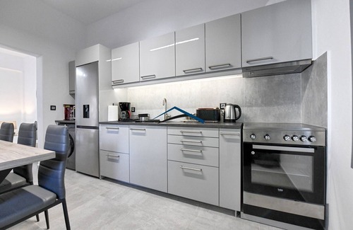 Korissia House | Diamond, a modern and stylish house near the shops & restaurants in Korissia,Kea