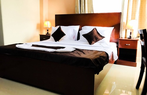 Hargeysa Hotel | Diamond Hotel Hargeisa hasa full Restaurant open 24/7. All staff speaks English.