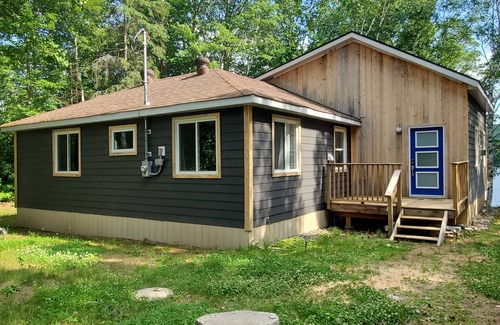 Highland Grove House | Diamond lake waterfront cottage just west of Bancroft