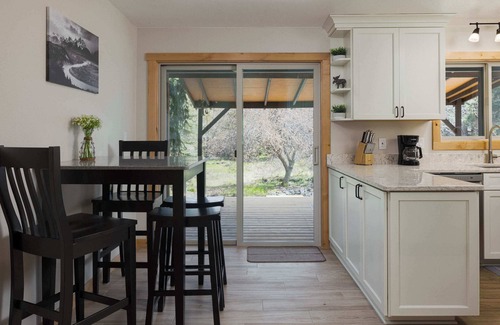 Southwest Bend House | Diamond Retreat, Cozy 2BDRM Charmer in Bend