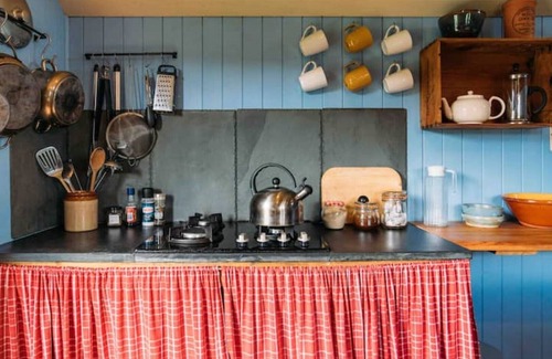 St. Neot Cabin | 'Diddylake' A pair of shepherd huts in the wild.