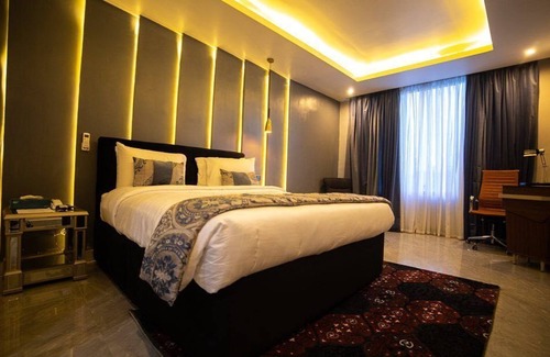 Kuching Hotel | Die Reise by Splane