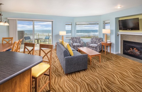 Ocean Shores Resort | Dig your toes in the sand and throw yourself into the wind!