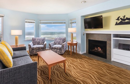 Ocean Shores Resort | Dig your toes in the sand and throw yourself into the wind!