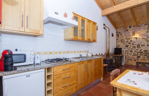 Priorada Villa | Digne Yellow Villa, Pool, BBQ