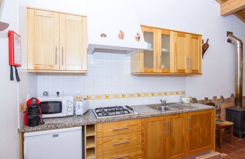 Priorada Villa | Digne Yellow Villa, Pool, BBQ
