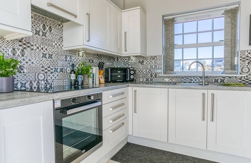 Dinas Cottage | Dihangfa - sleeps 6 guests in 3 bedrooms