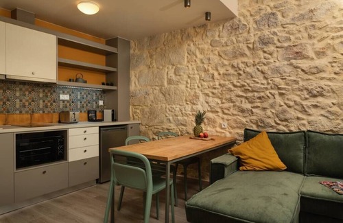 Old Town Apartment | Dimitra Apts Suite with balcony