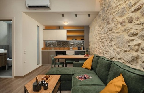 Old Town Apartment | Dimitra Apts Suite with balcony