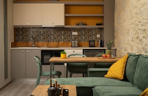 Old Town Apartment | Dimitra Apts Suite with balcony