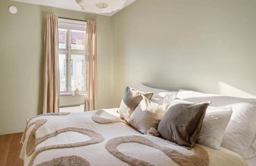Grunerlokka Apartment | Dinbnb Apartments Grünerløkka I 2-Bedroom with Double Queen Room & Balcony