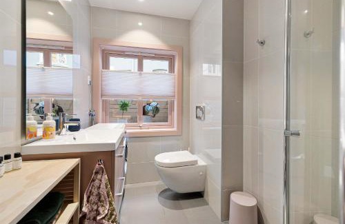 Grunerlokka Apartment | DINBNB Apartments l 1 min to Mathallen I Backyard I 24l7 Check-in