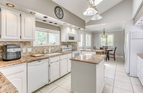 Myrtle Beach House | Dine, Shop & Splash: Family Home in Myrtle Beach