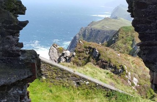 Ballyferriter House | Dingle Peninsula: Beautiful house 'An Máimín' Ballyferriter, Dingle