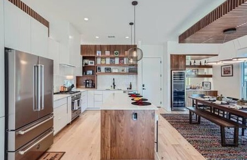 Chestnut House | Dip into the 512 Experience! 6 BDRMS W/Pool Mins to DT & SXSW!