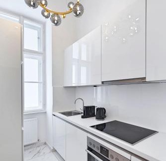 Wahring Apartment | Diplomatic district apartment, 6 stops to center