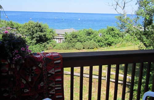 Cedar Bushes House | Direct access to the beach!