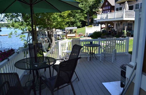 Middlefield House | Direct Lakefront, 2 docks, private, easy access from I 91.