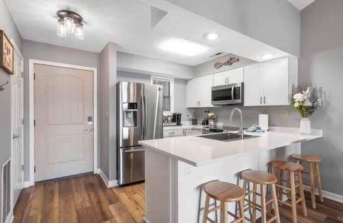 Indian Point Condo | Direct Lakefront Condo, sleeps up to 4, Resort Perks and Ticket Deals!