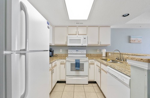 Myrtle Beach Condo | Direct Oceanfront 2 bedroom Condo! Lazy River! Walk to Boardwalk and restaurants