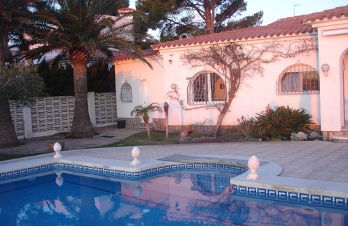 Miami Platja Villa | DIRECT ON THE BEACH! FACING THE SEA! 3 rooms, swimming-pool. LUX & QUIET