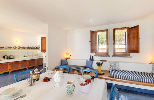 Marina di Felloniche Ski Chalet | Direct sea access and stunning location