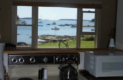 Port Clyde House | Direct waterfront home