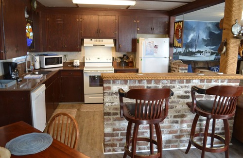 Sunbury Cottage | Direct Waterfront w/Private Dock! Fisherman's Cottage at Sunbury-Near Savannah