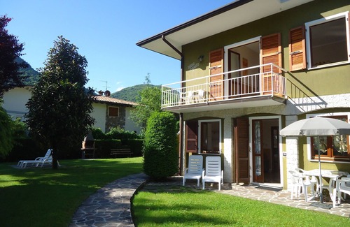 Idro Apartment | DIRECTLY ON THE BEACH/LAKE, apartment up to 4 people, pool and garden, Villa Soghetta type S2