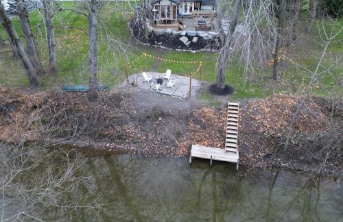 Bayham Villa | Disconnect From Reality/River House/Hot Tub/Pet Friendly