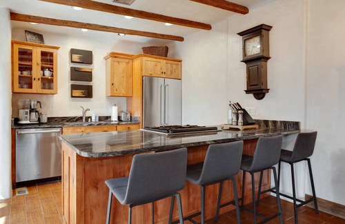 Downtown Santa Fe Condo | Discount for 7 days. Walk to Square! Near many Restaurants/music.Parking.Patio